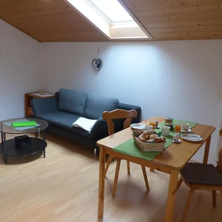 Gaestehaus Schoergenhofer Apartment Waging am See