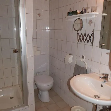 Apartment Gaestehaus Schoergenhofer Waging am See