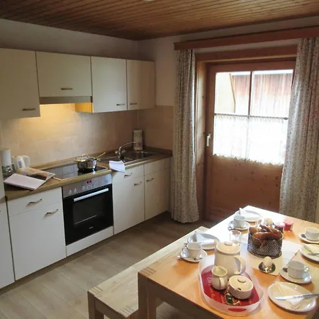 Apartment Gaestehaus Schoergenhofer Waging am See