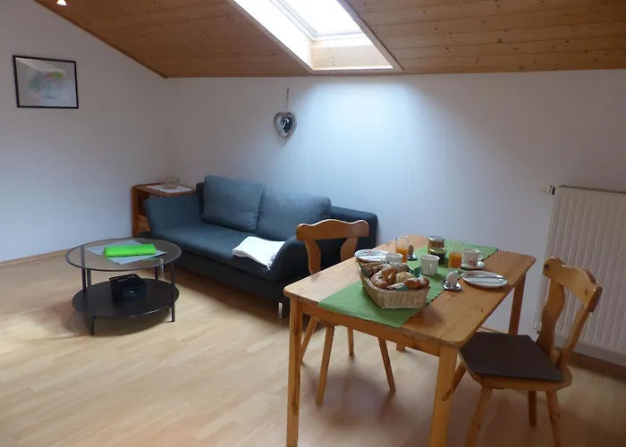 Gaestehaus Schoergenhofer Apartamento Waging am See