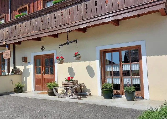 Gaestehaus Schoergenhofer * Waging am See